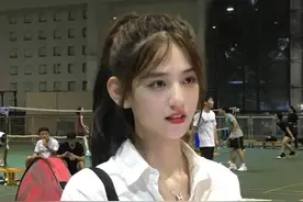 羽球场惊现超美校花级正妹，超甜美图片