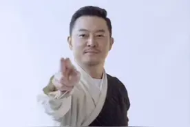 沙溢再演白展堂玩回忆杀，却被群嘲毁童年，油腻发福滤镜掉一地图片