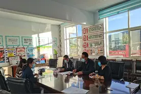 强化理论学习 增强履职本领——寺寨乡党委中心组开展专题研讨会图片