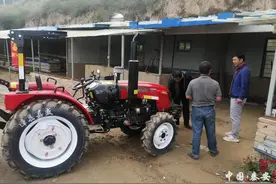 秦安县农业农村局开展入户办理拖拉机登记业务图片