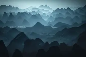 央媒转发广西群山绝美航拍，网友：以为是写意没想到是写实图片