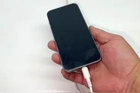 手机用久了充电插口松动，充电不稳或充不了电，教你一招轻松解决图片