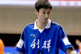排球名将郑亮：离婚后瘫痪在床，恩师汪嘉伟点亮他的生命灯火图片