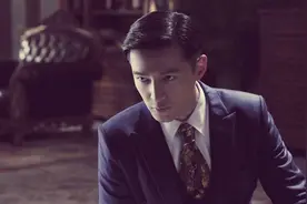 伪装者：导演后悔请胡歌，王凯硬塞关系户进剧组，宋轶当众被痛骂图片