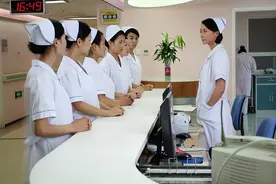 你知道护士帽上的杠杠都是什么意思吗？图片