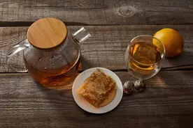 蜂蜜水，早上喝好还是晚上喝好？用温水泡还是凉水泡？图片