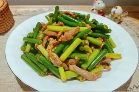 5月正当时，记得常做蒜苔给家人吃，鲜嫩脆爽，提升自身免疫力图片