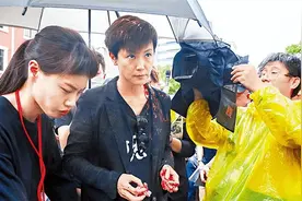 21年“港独”何韵诗被捕：大发“乱港财”，出书定价110元港币图片