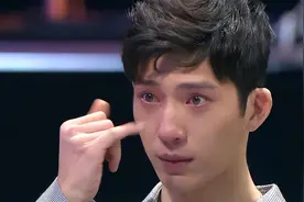 井柏然：出生就被抛弃，60岁奶奶捡废品将他养大，爆红后父母相认图片