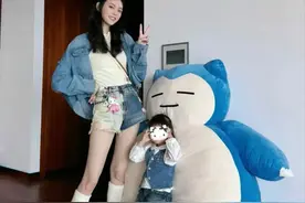 看了何猷君一对儿女的近照，才知道奚梦瑶改善了赌王家族的基因图片