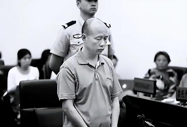 因不给弟弟买房子，女博士被父亲砍死，父亲大骂：白眼狼该杀