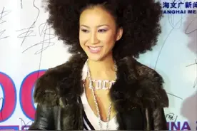 头秃、老气、骨架大，这些女明星的缺陷，被丑发型暴露得一览无余图片