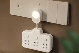 公牛推出带灯一转六软性连接转换器，解决刁钻位置用电问题图片