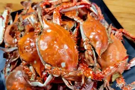 蒸螃蟹有人用冷水，有人用热水，其实全错了，海边人教你正确做法图片