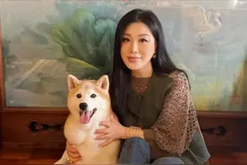 吕良伟52岁爱妻换发型秒回春10岁！旺夫又聚财身家10亿住山顶豪宅图片