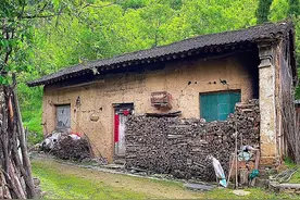 农村房屋布局有讲究，“东高不算高， 西高压断腰”，是什么意思？图片