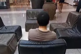 独子赴澳留学离奇失联10年，老夫妇苦难寻亲，重逢一刻出乎预料图片