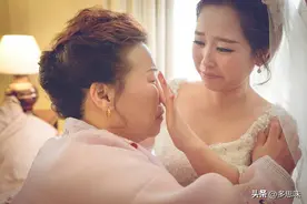 女儿远嫁，10年未回过娘家，寄回来5箱年货，爸爸一句话破防图片