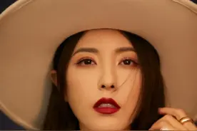“奶奶的年纪”却是“姐姐的身材”，曾黎不愧是两百年一遇的美人图片