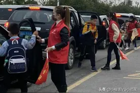 “护学岗”护的是学校的傲慢和不作为图片