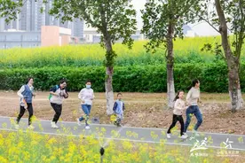 在花海间奔跑，是一种什么样的体验？图片