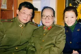 王丽云晒前夫照片，车晓五官青涩更像妈，如今母女俩离婚后都单身图片