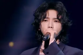 央视删除《大地》系谣言，港媒称华晨宇唱出了中国人的骄傲图片