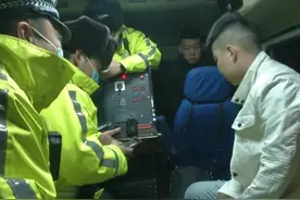 后备箱里放“氧气罐”，涉嫌醉驾还无证……图片