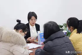 原创丨女公益律师的“刚与柔”图片