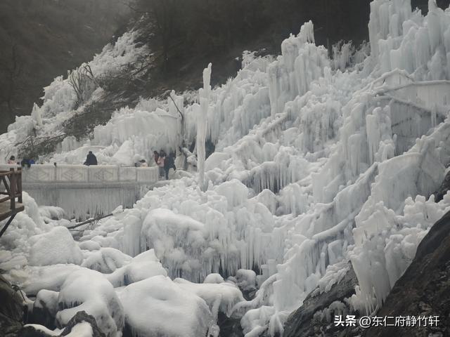 金龙峡冰崖飞瀑赋 文/李景宁