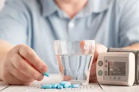 医生提醒：服用降压药的时候，这4种食物尽量少碰，能不吃就不吃图片
