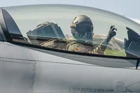 不许解放军过“中线”，台岛亮出F16V战机，歼10C面前已抬不起头图片