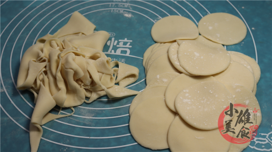 饺子皮别一个个擀，一个矿泉水瓶就搞定，1秒3个，比机器还快