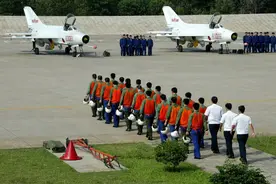 空军编制序列下有超过130名的现役将军，其中正军级少将40余位图片