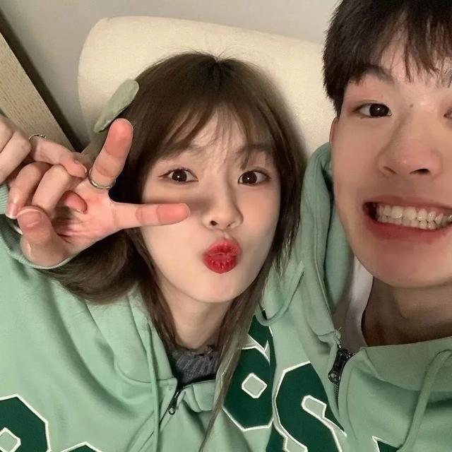 40条情侣日常发圈文案 | 看了犯恋爱瘾的句子