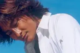 歌手景岗山，嗜酒如命，竟然还直播卖酒图片