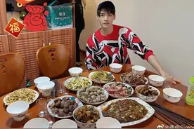 明星的年夜饭，差距可真大，顶流们的留在最后图片