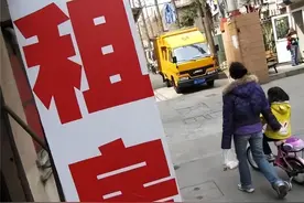 房东溜进美女租客房间误触暗器身亡，家属索赔72万，成都法院判了图片