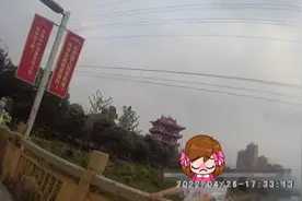 【警界新青年】广西贺州：警队小哥纵身入水营救跳桥女子图片