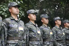 为他们点赞！三胞胎兄弟携手参军图片