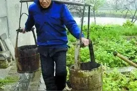 复合肥兑粪水浇菜好吗？我给你答案图片