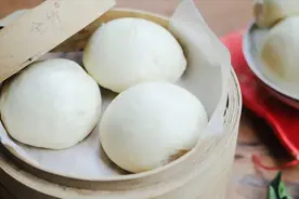 蒸馒头谨记3点窍门，发面又好又快，出锅蓬松暄软，凉了还是软的图片