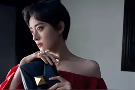 39岁孙俪官宣顶奢代言排面比唐嫣牛！穿中国红露肩裙，霸气藏不住图片