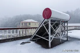 真空管太阳能热水器与平板太阳能热水器的差异比较图片