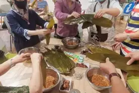 一折叶二填料三裹馅四捆线！老字号非遗点心师手把手教你包肉粽图片