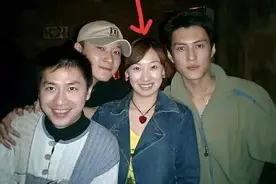 “老干部”靳东：与大九岁的江珊同居五年，后娶二婚的李佳图片