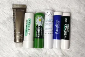 嘴唇干燥只能喝水？快来看看这六款润唇膏！总有一款适合你图片