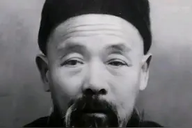 1951年，宁波80岁老农挖开儿子坟墓，取出破包直送北京，惊动中央图片