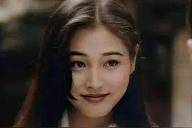 张延：嫁不出名老公，结婚18年恩爱无比，17岁女儿继承了妈妈美貌图片