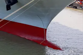 003福建舰的满载吃水就是13米，就别瞎扯什么系缆桩了图片